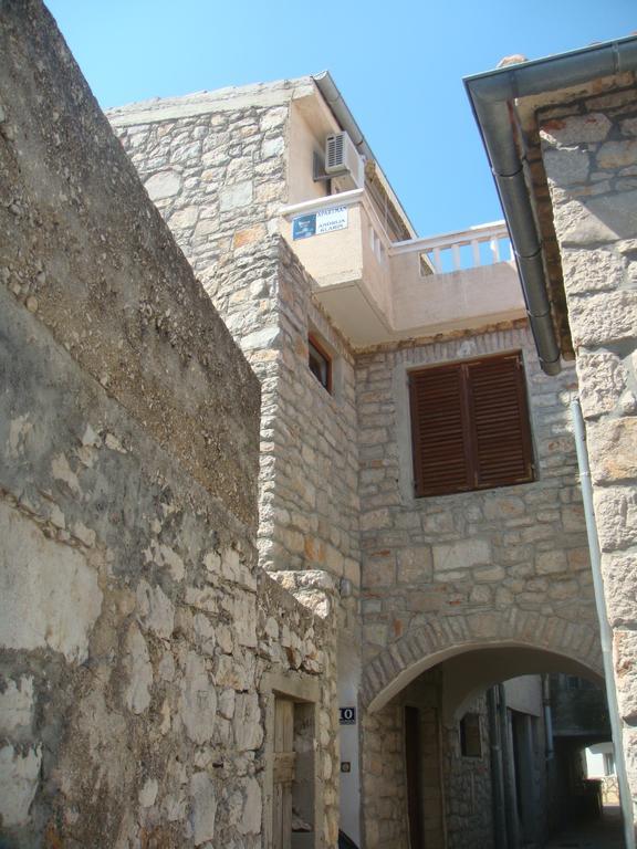 Apartamento Apartman Klarin - Old Stone House Jezera Exterior foto