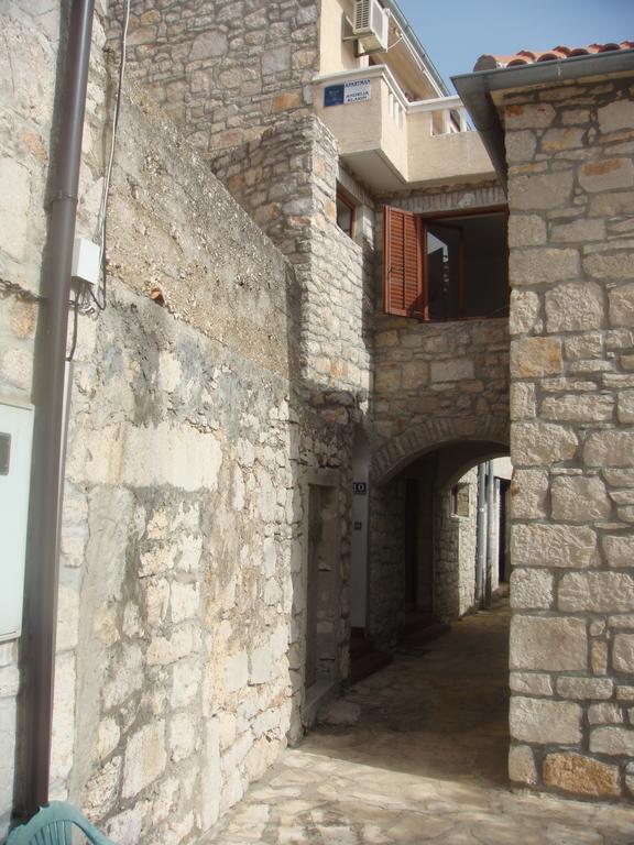 Apartamento Apartman Klarin - Old Stone House Jezera Exterior foto